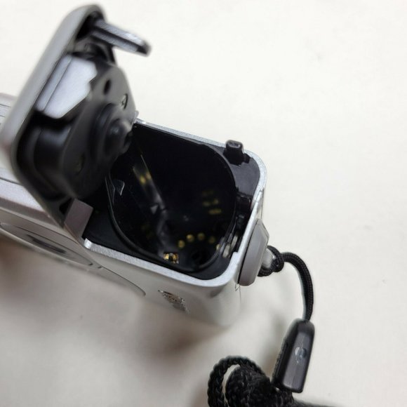 Canon IX240 Elph Jr Point & Shoot APS Film Camera in Box w/ Instructions & Case - Picture 4 of 12